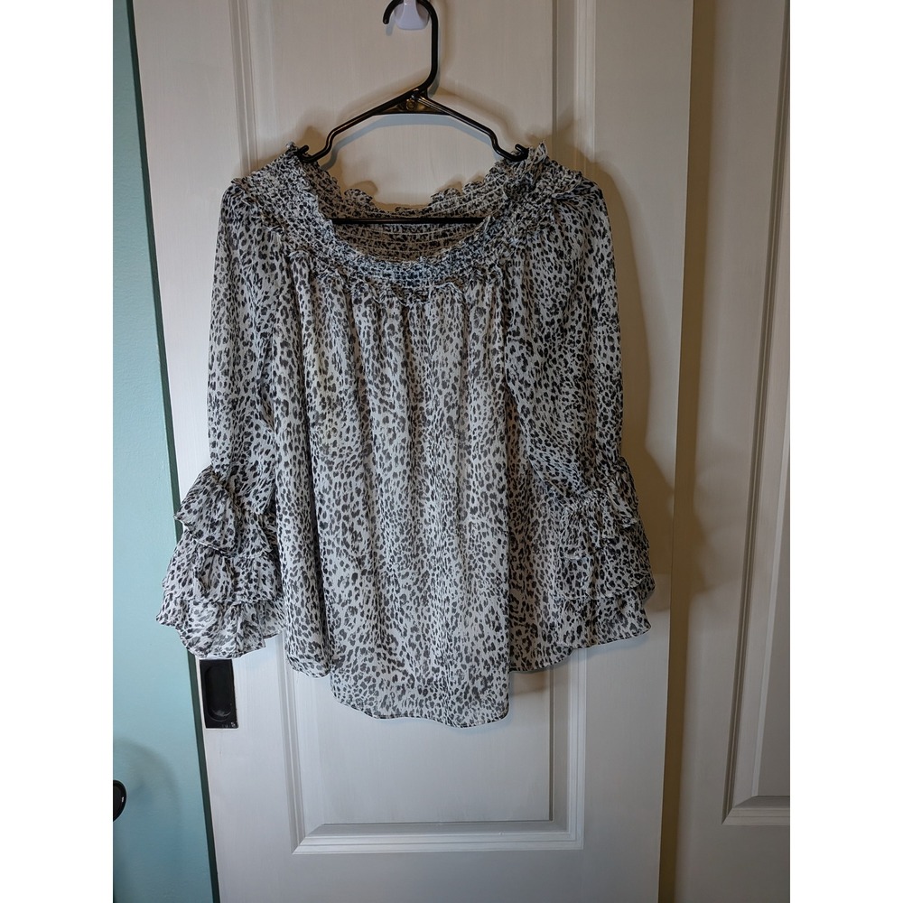 CeCe Women Medium Leopard Print Smocked Off The Shoulder Ruffle Cuff Blouse Grey